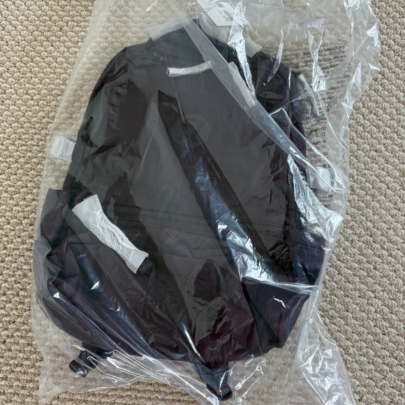 New Crew Backpack 22L *Updated - Picture 3 of 13